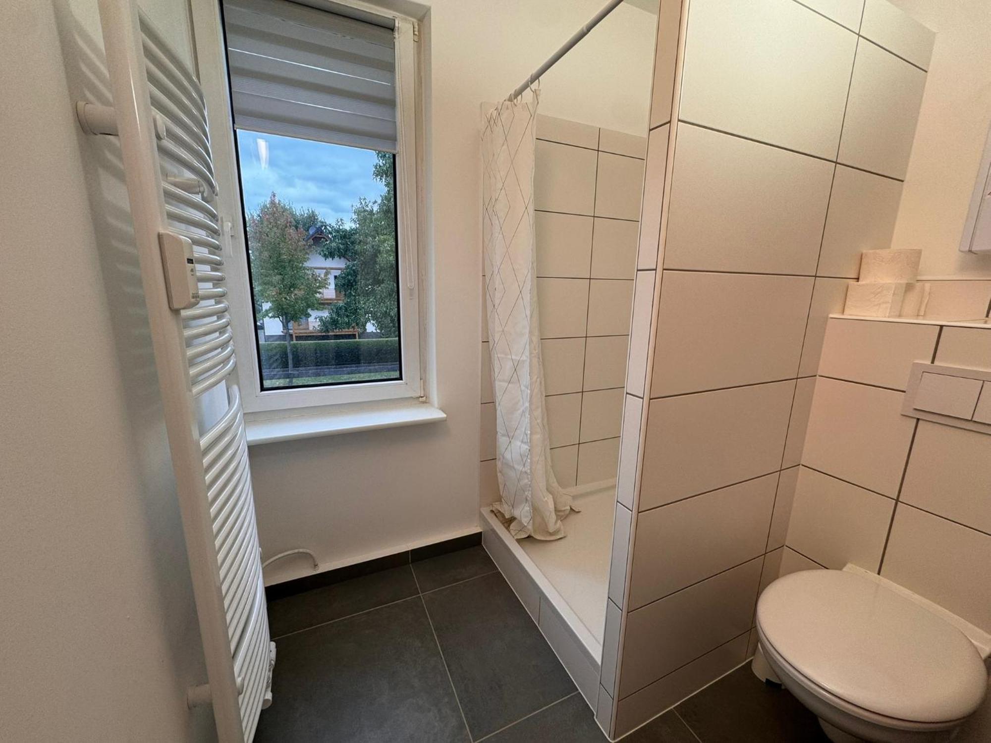 Fc-Apartmenthaus Falkensee Mit Grossem Garten Und Pkw Stellflaechen Екстер'єр фото