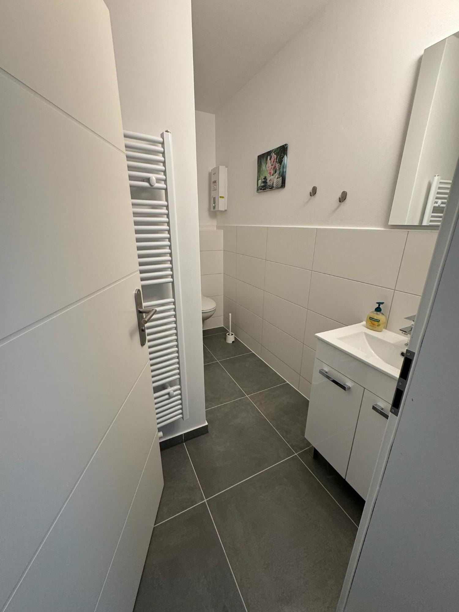 Fc-Apartmenthaus Falkensee Mit Grossem Garten Und Pkw Stellflaechen Екстер'єр фото