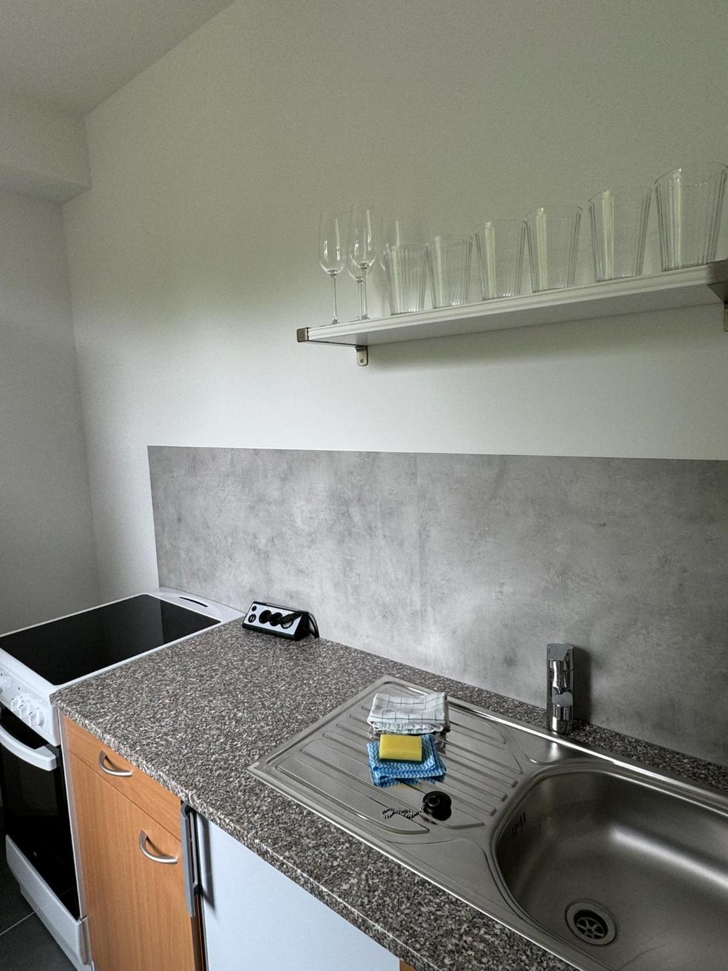 Fc-Apartmenthaus Falkensee Mit Grossem Garten Und Pkw Stellflaechen Екстер'єр фото