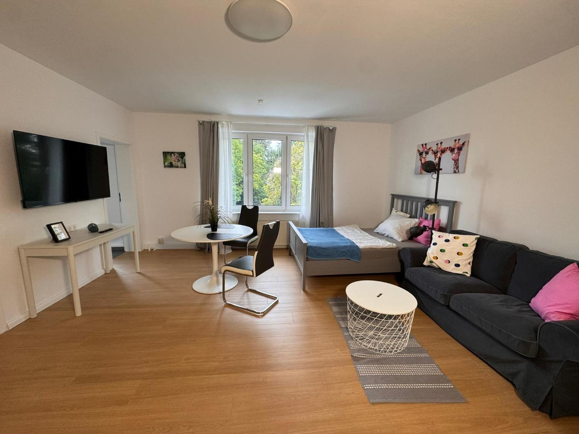 Fc-Apartmenthaus Falkensee Mit Grossem Garten Und Pkw Stellflaechen Екстер'єр фото
