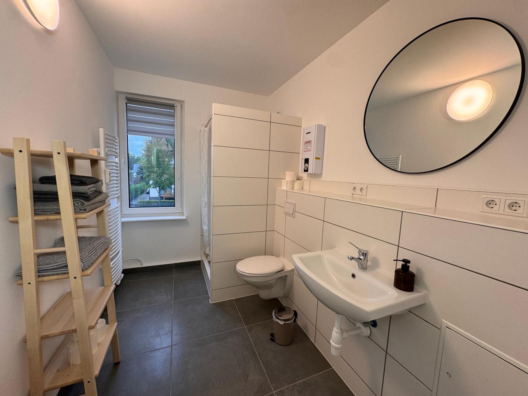 Fc-Apartmenthaus Falkensee Mit Grossem Garten Und Pkw Stellflaechen Екстер'єр фото