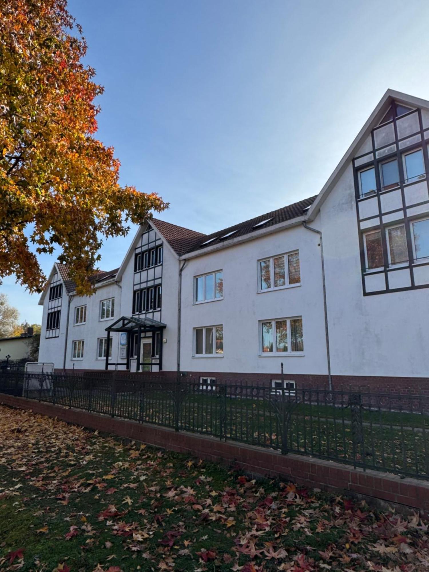 Fc-Apartmenthaus Falkensee Mit Grossem Garten Und Pkw Stellflaechen Екстер'єр фото