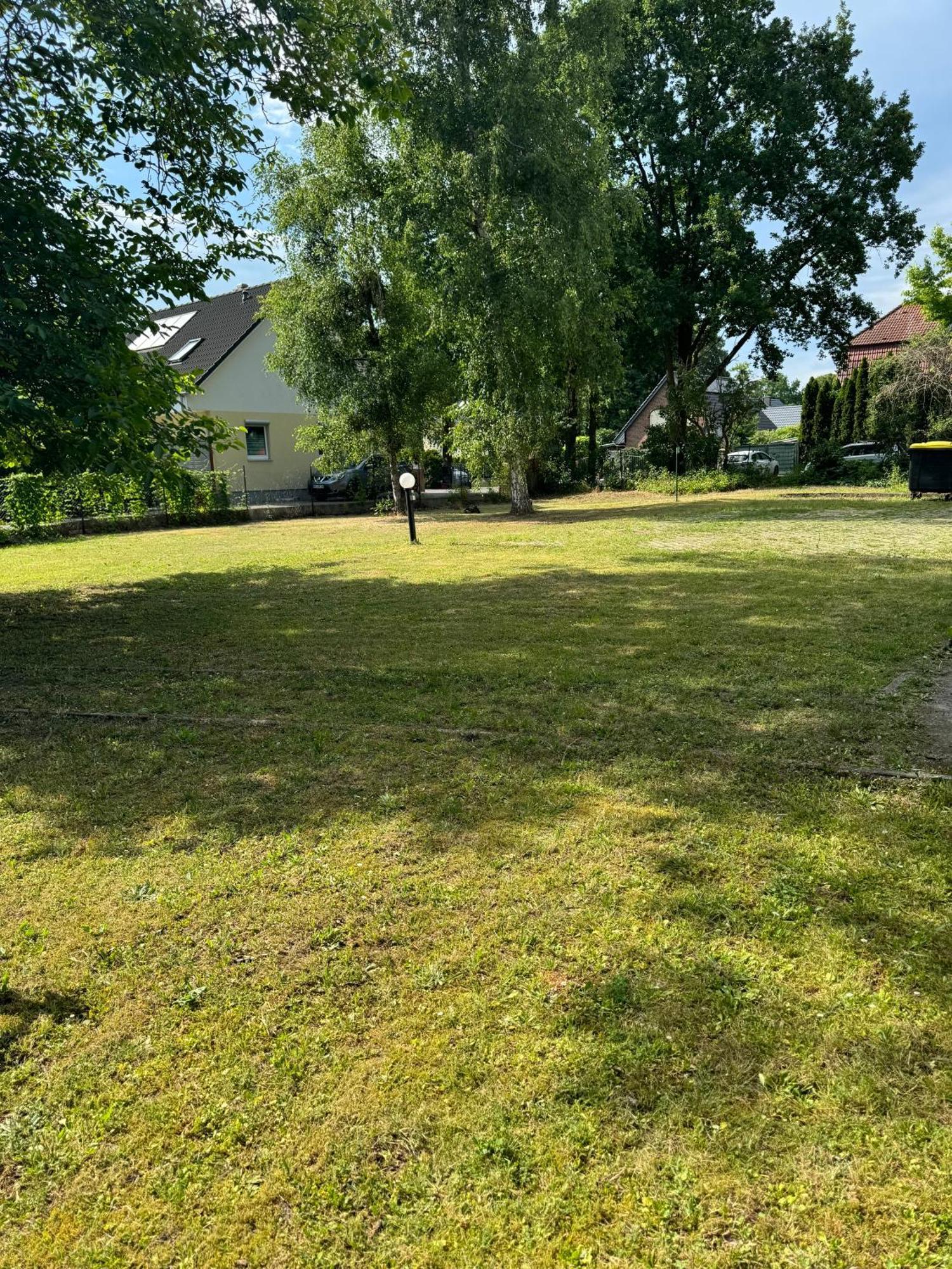 Fc-Apartmenthaus Falkensee Mit Grossem Garten Und Pkw Stellflaechen Екстер'єр фото
