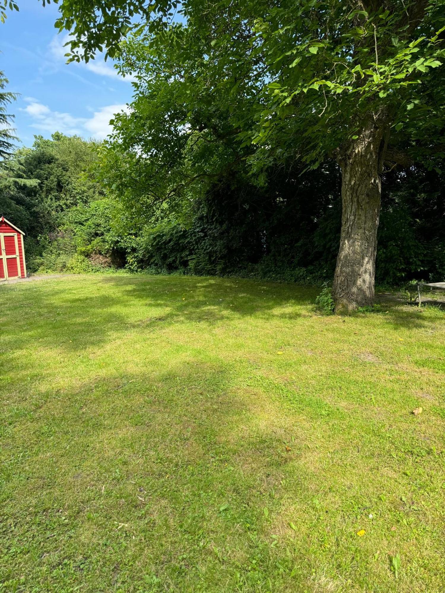Fc-Apartmenthaus Falkensee Mit Grossem Garten Und Pkw Stellflaechen Екстер'єр фото